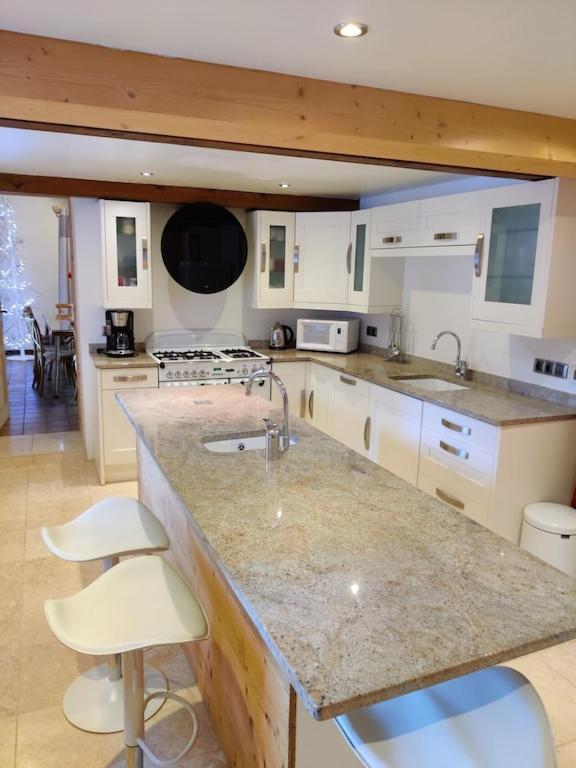 Spacious Ski Chalet In Traditional French Village, Sleeps 8, Four Star With Fibre Broadband Abondance Zewnętrze zdjęcie
